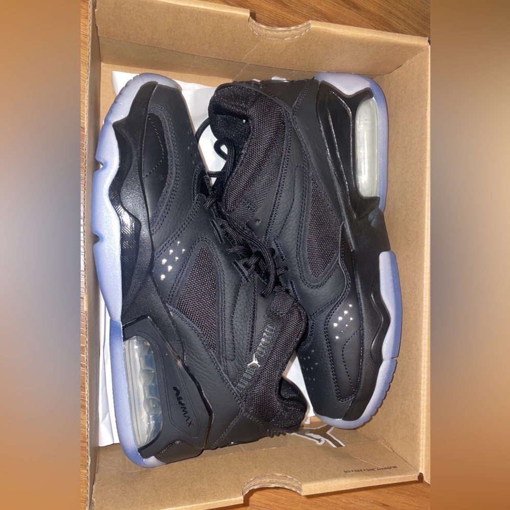 Boys size 7. New! Jordan pointe lane